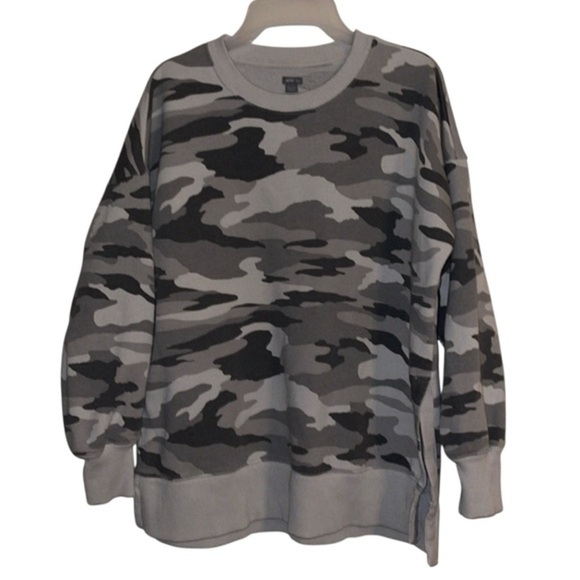 🌹AERIE GRAY CAMOUFLAGE SWEATSHIRT - Picture 1 of 3